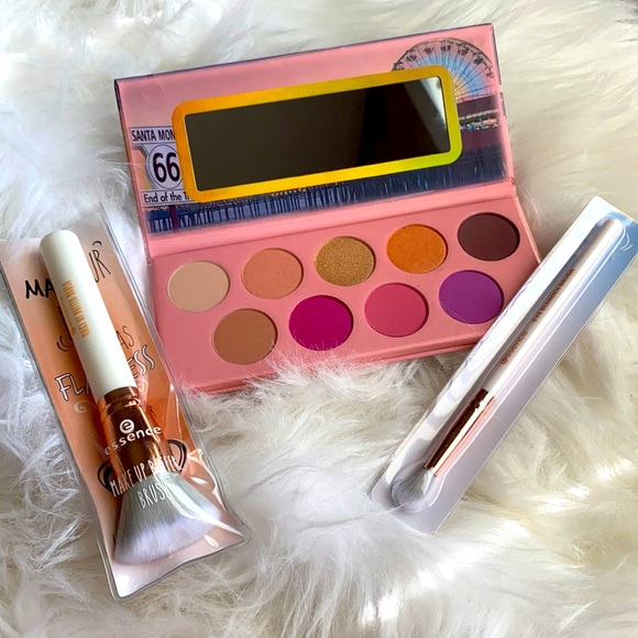 essence Other - ESSENCE Eyeshadow Palette and Brush Bundle
